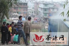 福鼎一茶厂起火 警民抢出百万财物