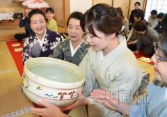 日本奈良西大寺举行传统活动“大茶盛”