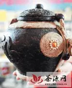 两千种工艺品亮相湖南省茶博会 现60公斤黄茶饼
