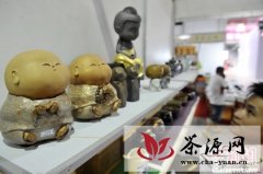 台湾“阿福小和尚”茶宠卖萌亮相山西茶博会