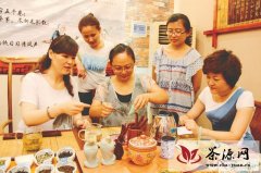 滕州金地养生茶庄举办大型公益茶艺培训