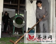 贺文辉夫妇传承湖南省名茶制作工艺