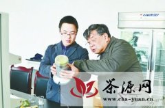 茶学专家刘勤晋峨眉雪芽传业授术
