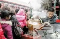 天津古文化街龙嘴茶壶龙形糖画吃香