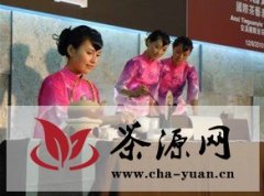 香港国际茶展现清朝百年普洱茶饼